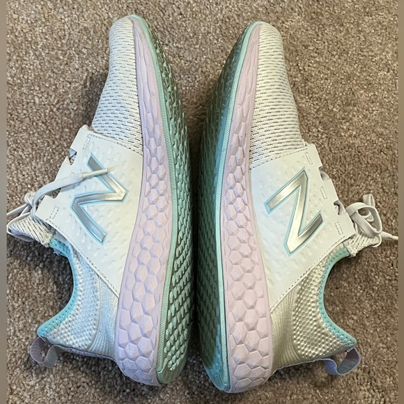 Women’s New Balance fresh foam sneakers. Grey, blue & light purple. Size 8.5 - Picture 5 of 8
